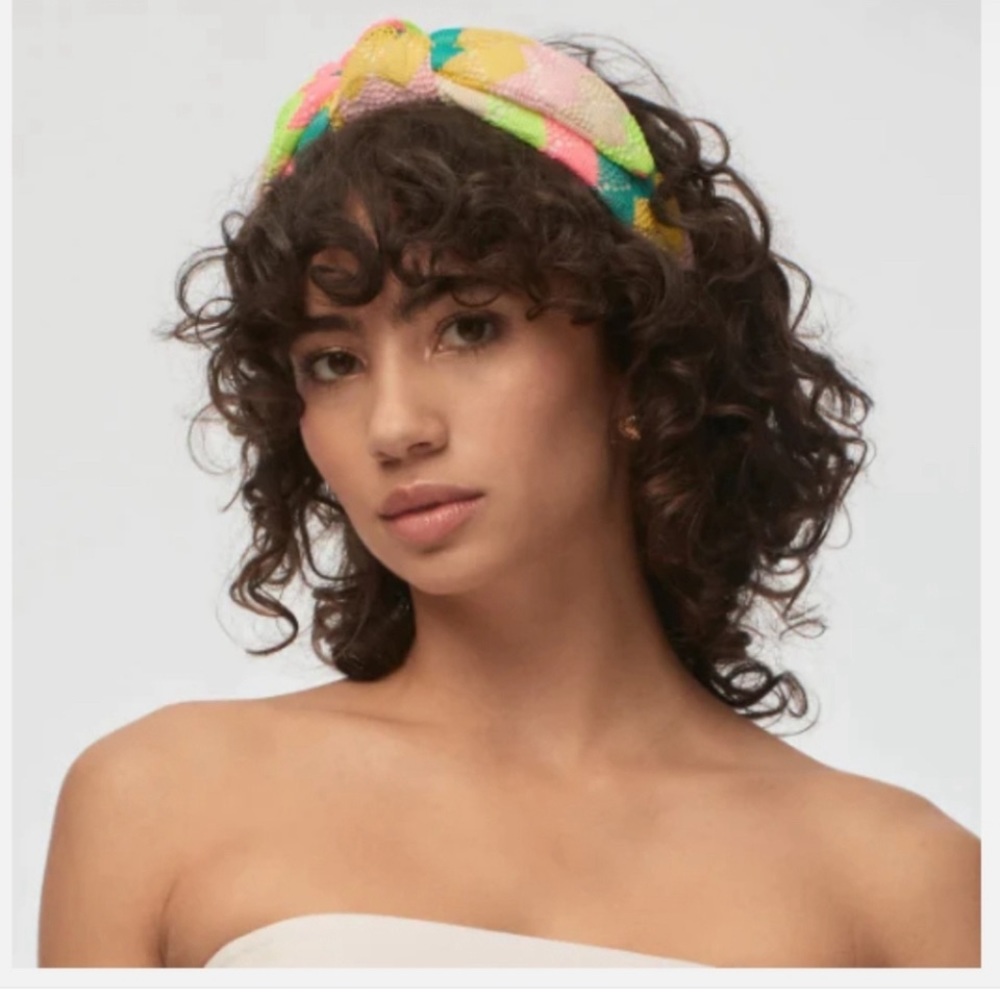 NWT Shell Eyelet Veronica